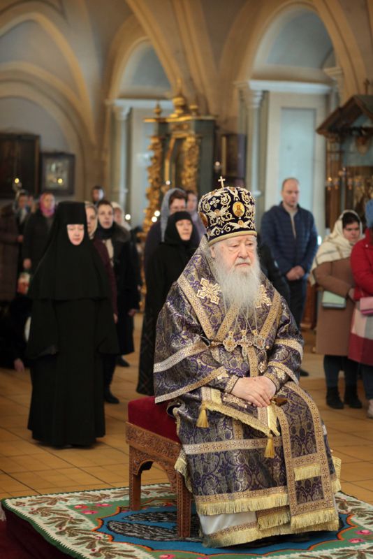 Богослужение алексеевский монастырь москва. Настоятель Новодевичьего монастыря. Владыко Новодевичьего монастыря. Митрополит Филарет настоятель Новодевичьего монастыря в Москве. Новодевичий монастырь Павлов настоятель.