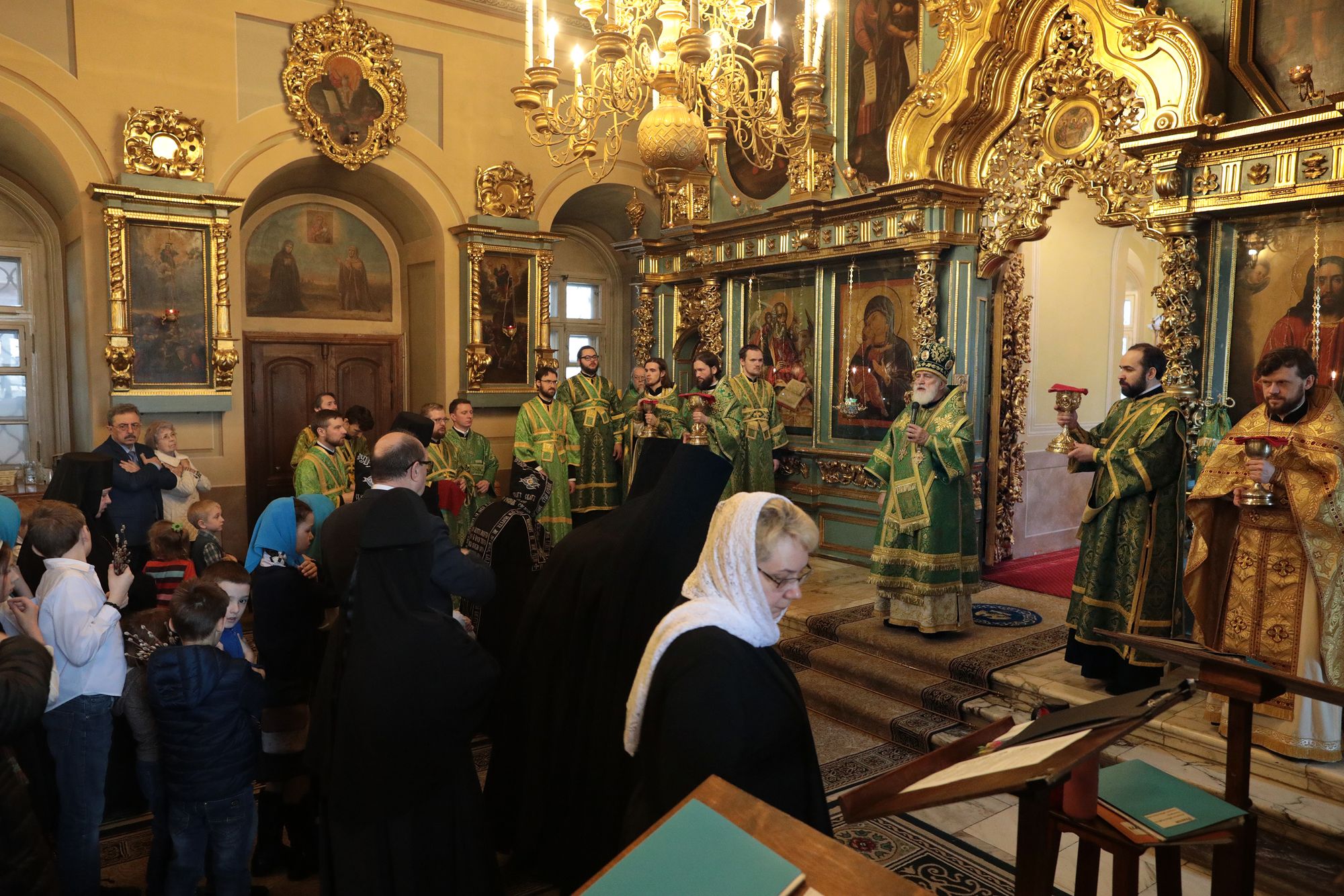 Епископ москвы. Церковь Успения Богородицы в Новодевичьем монастыре. Епископ Коломенский. Коломна храмы и монастыри. Монастырь в Коломенском.