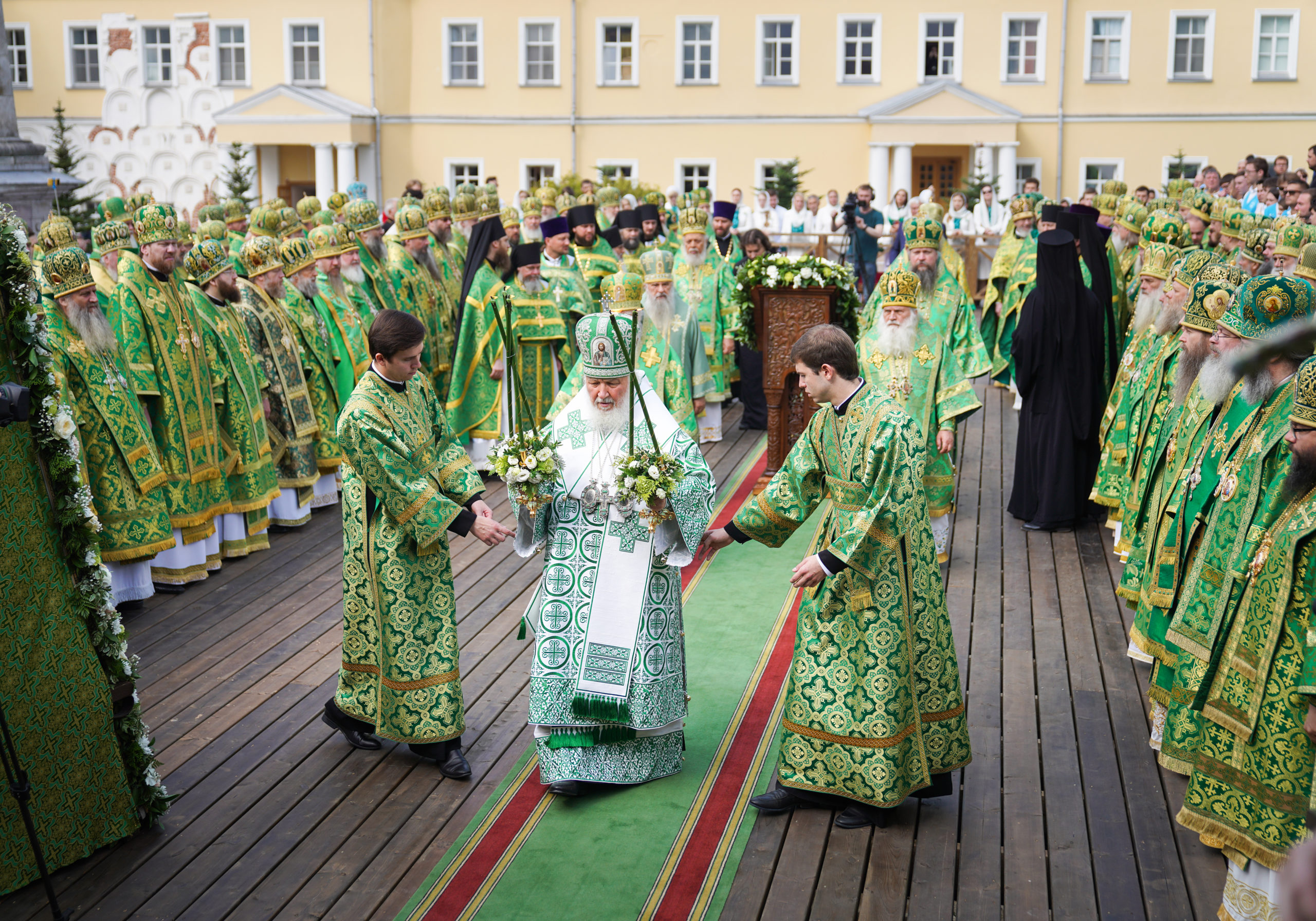 Служба в церкви фото